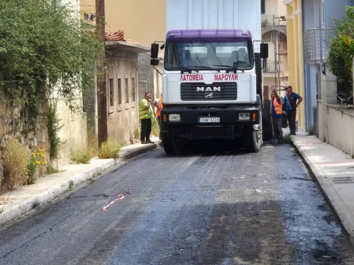 Συνεχίζονται οι ασφαλτοστρώσεις και οι παρεμβάσεις οδοποιίας στο Ληξούρι Συνεχίζονται οι ασφαλτοστρώσεις και οι παρεμβάσεις οδοποιίας στο Ληξούρι