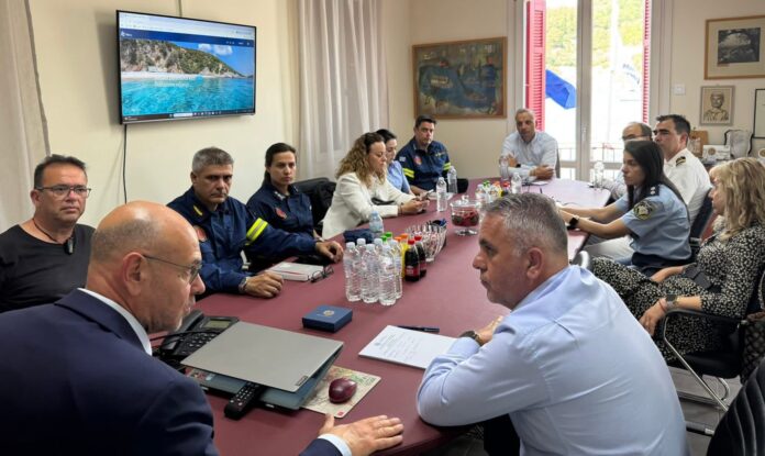 Συνάντηση εργασίας με τον Γενικό Γραμματέα Πολιτικής Προστασίας Νίκο Παπαευσταθίου είχε ο Δήμαρχος Ιθάκη μαζί με το ΤΕΣΣΟΠ του Δήμου. Συνάντηση εργασίας με τον Γενικό Γραμματέα Πολιτικής Προστασίας Νίκο Παπαευσταθίου είχε ο Δήμαρχος Ιθάκη μαζί με το ΤΕΣΣΟΠ του Δήμου.