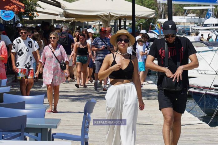 Νέα δεδομένα για τον οδικό τουρισμό σε Κεφαλονιά και Ιθάκη – Καύσιμα και πολύωρες ουρές στα σύνορα «φρενάρουν» τους Βαλκάνιους επισκέπτες Νέα δεδομένα για τον οδικό τουρισμό σε Κεφαλονιά και Ιθάκη – Καύσιμα και πολύωρες ουρές στα σύνορα «φρενάρουν» τους Βαλκάνιους επισκέπτες