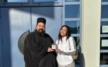 Συγκινητική ευχαριστήρια έκπληξη μαθητών του 1ου Γενικού Λυκείου Αργοστολίου στον Θεολόγο καθηγητή τους π. Δανιήλ και Ηγούμενο της Άτρου.
