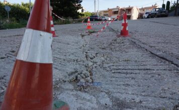 Επικίνδυνη καθίζηση στις εργατικές κατοικίες Αγίου Ιωάννη – Πόσο ακόμα θα περιμένουν για αποκατάσταση;