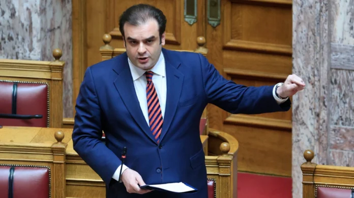 Ο Πιερρακάκης ανακοίνωσε την αύξηση του ακατάσχετου λογαριασμού στα 1.600 ευρώ από τα 1.250 Ο Πιερρακάκης ανακοίνωσε την αύξηση του ακατάσχετου λογαριασμού στα 1.600 ευρώ από τα 1.250