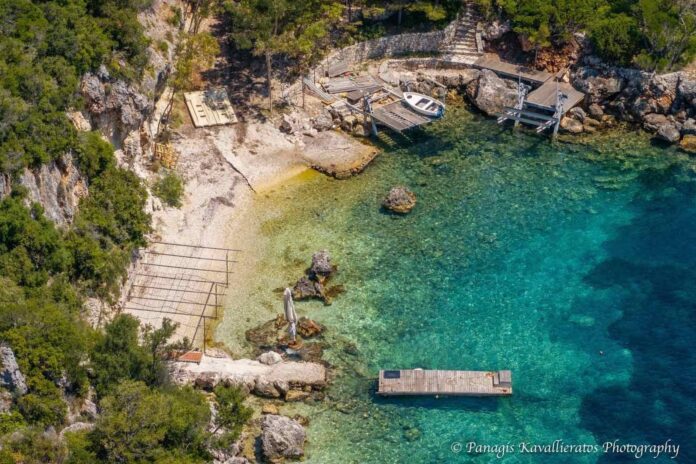 Κολομητό:Η παραλία που φυλάει ζηλότυπα τα μυστικά της Ιθάκης Κολομητό:Η παραλία που φυλάει ζηλότυπα τα μυστικά της Ιθάκης