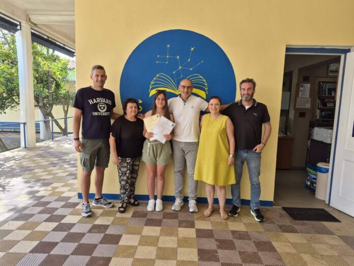 Συγκινητικός αποχαιρετισμός στους αποφοίτους του ΕΠΑΛ Ιθάκης από τον Διευθυντή Ιωάννη Δενδρινό Συγκινητικός αποχαιρετισμός στους αποφοίτους του ΕΠΑΛ Ιθάκης από τον Διευθυντή Ιωάννη Δενδρινό