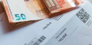Aλλάζουν τα δημοτικά τέλη: Αποσυνδέονται από τους λογαριασμούς ρεύματος, τι προανήγγειλε ο Λιβάνιος
