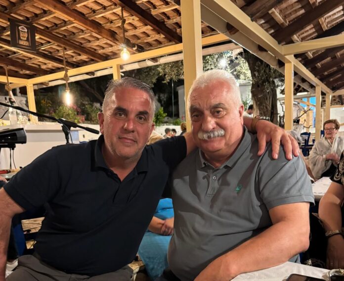 Συγκινητική τιμητική βράβευση του Βαγγέλη Θεοδωρόπουλου από τον Δήμο Ιθάκης Συγκινητική τιμητική βράβευση του Βαγγέλη Θεοδωρόπουλου από τον Δήμο Ιθάκης