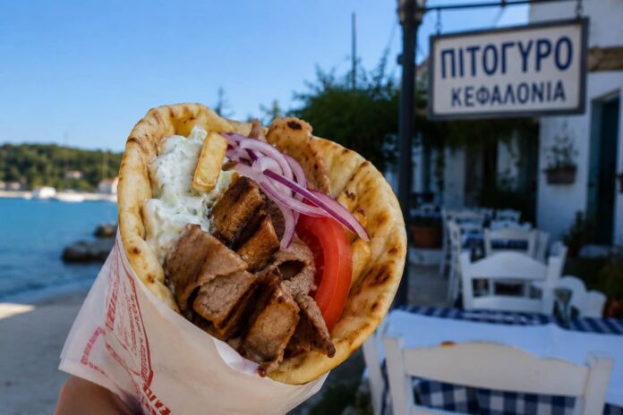 Χρυσό το πιτόγυρο στην Κεφαλονιά – Καμπανάκι για την τουριστική εικόνα του νησιού– Πόσο ακόμη θα αντέξει ο τουρισμός την ακρίβεια; Χρυσό το πιτόγυρο στην Κεφαλονιά – Καμπανάκι για την τουριστική εικόνα του νησιού– Πόσο ακόμη θα αντέξει ο τουρισμός την ακρίβεια;