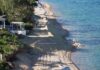 «ΦΑΡΟΣ»: Ποιος μπαζώνει την ακτή της Σκάλας και με ποιες άδειες;