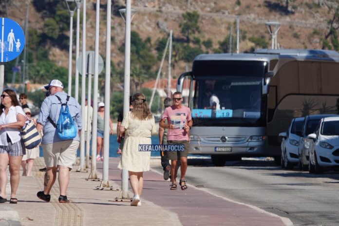 Ανάσα για επαγγελματίες ταξί και τουριστικών μεταφορών η άφιξη των 6.986 επιβατών κρουαζιέρας στο Αργοστόλι Ανάσα για επαγγελματίες ταξί και τουριστικών μεταφορών η άφιξη των 6.986 επιβατών κρουαζιέρας στο Αργοστόλι