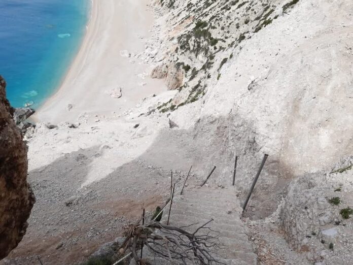 «Από μονοπάτι σε ρίσκο ζωής – η Πλατιά Άμμος στο μικροσκόπιο μετά τον εγκλωβισμό επισκέπτριας» «Από μονοπάτι σε ρίσκο ζωής – η Πλατιά Άμμος στο μικροσκόπιο μετά τον εγκλωβισμό επισκέπτριας»