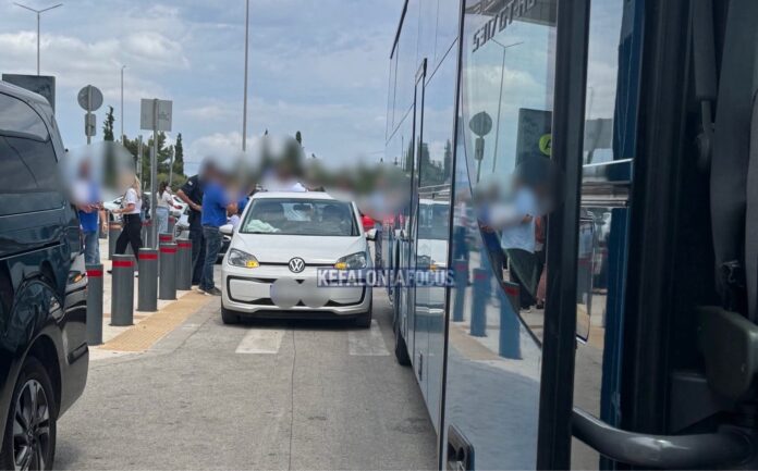 Αναστάτωση στο αεροδρόμιο της Κεφαλονιάς – Ατύχημα με Βρετανό τουρίστα έξω από τις αφίξεις Αναστάτωση στο αεροδρόμιο της Κεφαλονιάς – Ατύχημα με Βρετανό τουρίστα έξω από τις αφίξεις