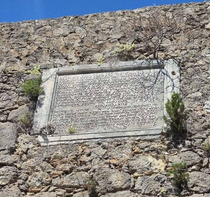 «Άσσος 1595: Η ιστορική επιγραφή που αποκαλύπτει γιατί χτίστηκε το εμβληματικό βενετσιάνικο κάστρο» «Άσσος 1595: Η ιστορική επιγραφή που αποκαλύπτει γιατί χτίστηκε το εμβληματικό βενετσιάνικο κάστρο»