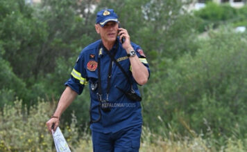 Ο Πύραρχος Χρήστος Σπυρίδης στον συντονισμό της μεγάλης επιχείρησης κατάσβεσης στην περιοχή Μοναστήρια Καλλιγάτων