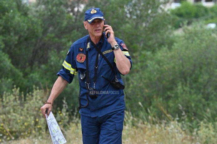 Ο Πύραρχος Χρήστος Σπυρίδης στον συντονισμό της μεγάλης επιχείρησης κατάσβεσης στην περιοχή Μοναστήρια Καλλιγάτων Ο Πύραρχος Χρήστος Σπυρίδης στον συντονισμό της μεγάλης επιχείρησης κατάσβεσης στην περιοχή Μοναστήρια Καλλιγάτων