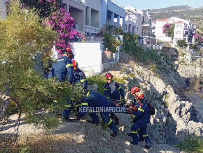 Από θαύμα αποφεύχθηκε τραγωδία στην Άσσο – Τουρίστρια έπεσε σε γκρεμό 9 μέτρων και σώθηκε Από θαύμα αποφεύχθηκε τραγωδία στην Άσσο – Τουρίστρια έπεσε σε γκρεμό 9 μέτρων και σώθηκε