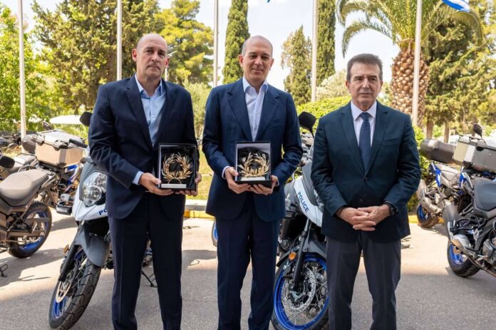 Μιχάλης Χρυσοχοΐδης: 15 νέες μοτοσικλέτες-δωρεά των αδελφών Αγγελόπουλων ενισχύουν την Ελληνική Αστυνομία Μιχάλης Χρυσοχοΐδης: 15 νέες μοτοσικλέτες-δωρεά των αδελφών Αγγελόπουλων ενισχύουν την Ελληνική Αστυνομία