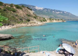 Άγιος Θωμάς Καραβάδου: Η παραλία-«φυσική πισίνα» της Κεφαλονιάς που μαγεύει τους επισκέπτες