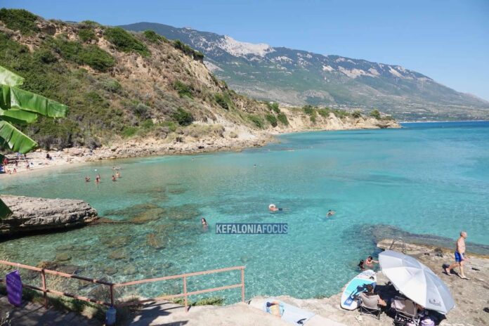 Άγιος Θωμάς Καραβάδου: Η παραλία-«φυσική πισίνα» της Κεφαλονιάς που μαγεύει τους επισκέπτες Άγιος Θωμάς Καραβάδου: Η παραλία-«φυσική πισίνα» της Κεφαλονιάς που μαγεύει τους επισκέπτες