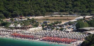 Αντίσαμος: Όταν η υπερεκμετάλλευση επισκιάζει τη φυσική ομορφιά μιας από τις ομορφότερες παραλίες της Ελλάδας