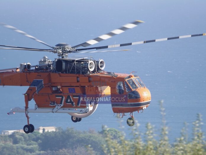 Εκεί όπου η εμπειρία συναντά την ακρίβεια: Το Erickson S-64 Air Crane σε μια εντυπωσιακή υδροληψία δίπλα σε θαλαμηγό ανοιχτά της Κεφαλονιάς Εκεί όπου η εμπειρία συναντά την ακρίβεια: Το Erickson S-64 Air Crane σε μια εντυπωσιακή υδροληψία δίπλα σε θαλαμηγό ανοιχτά της Κεφαλονιάς