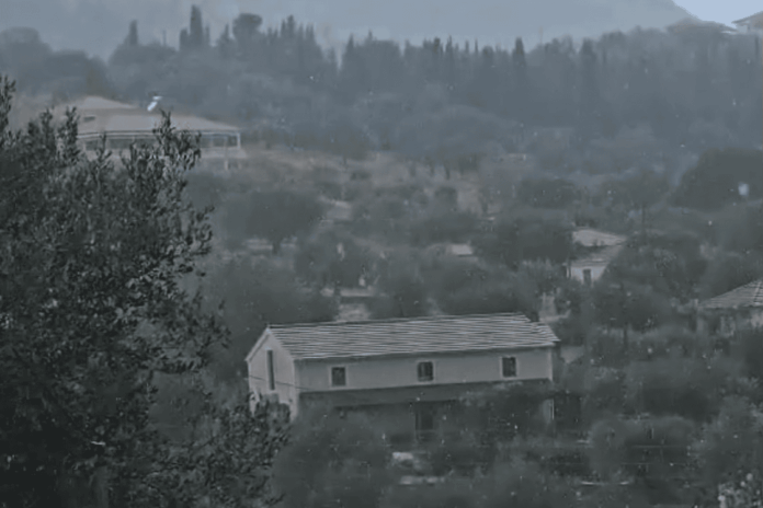 Καλοκαιρινή βροχή στον Σταυρό Ιθάκης – Όταν ο ουρανός αγκαλιάζει το νησί του Οδυσσέα Καλοκαιρινή βροχή στον Σταυρό Ιθάκης – Όταν ο ουρανός αγκαλιάζει το νησί του Οδυσσέα