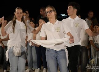 Η «Χωροπούλα» έστειλε μήνυμα ανθρωπιάς από το Ληξούρι – Μια αγκαλιά και ένας χορός απέναντι στη βία και τον ρατσισμό
