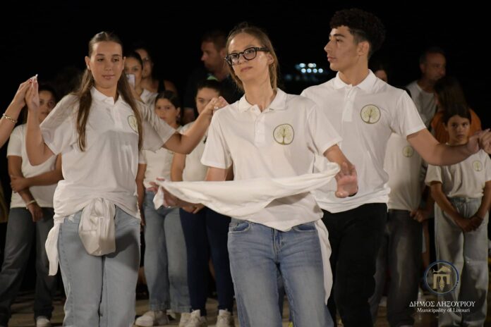 Η «Χωροπούλα» έστειλε μήνυμα ανθρωπιάς από το Ληξούρι – Μια αγκαλιά και ένας χορός απέναντι στη βία και τον ρατσισμό Η «Χωροπούλα» έστειλε μήνυμα ανθρωπιάς από το Ληξούρι – Μια αγκαλιά και ένας χορός απέναντι στη βία και τον ρατσισμό