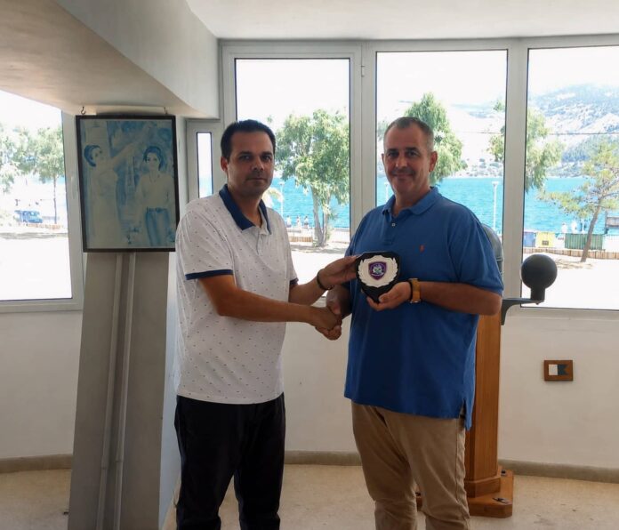 Τιμητική βράβευση του Πλοιάρχου ΛΣ Αθανάσιου Σιούτη από την ΕΠΛΣΚΙ. Τιμητική βράβευση του Πλοιάρχου ΛΣ Αθανάσιου Σιούτη από την ΕΠΛΣΚΙ.