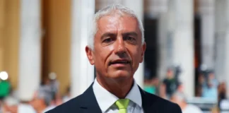 ΕΣΗΕΑ κατά Καλλιακμάνη: «Κάνει κατάχρηση της αστυνομικής ιδιότητας και παρεμποδίζει δημοσιογράφους»