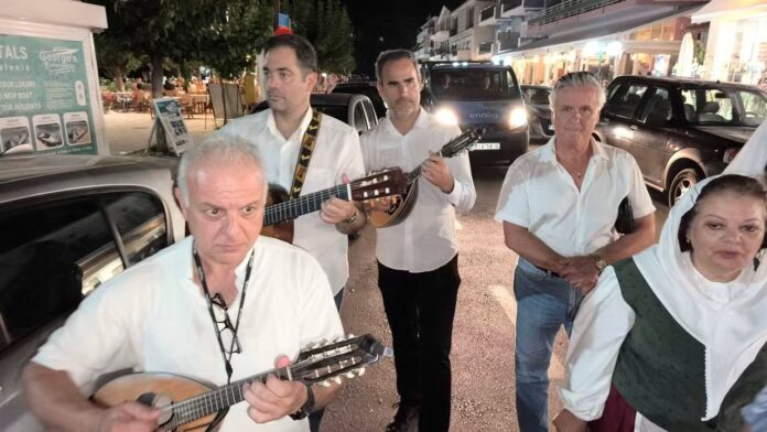 Με χειροκροτήματα υποδέχτηκε ο Πόρος την Μελωδική Περατζάδα των Κανταδόρων! Με χειροκροτήματα υποδέχτηκε ο Πόρος την Μελωδική Περατζάδα των Κανταδόρων!