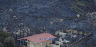 Σώθηκε από θαύμα η μικρή εκκλησία της Παναγίας Πετρουλού στο Κρεμμύδι – Οι φλόγες έφτασαν μια ανάσα από το ιερό προσκύνημα