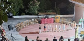 Μετά τη μεγάλη περσινή επιτυχία, η παιδική θεατρική μας ομάδα επέστρεψε για δεύτερη συνεχή χρονιά και μας μάγεψε όλους το Σάββατο 8 Αυγούστου!