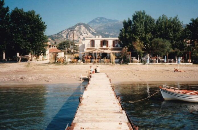 Κατελειός 1987: Μια φωτογραφία–ταξίδι στον χρόνο, όταν όλα μόλις ξεκινούσαν Κατελειός 1987: Μια φωτογραφία–ταξίδι στον χρόνο, όταν όλα μόλις ξεκινούσαν