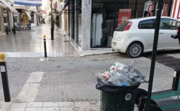 Εικόνα δυσωδίας και εγκατάλειψης στο Λιθόστρωτο – «Δεν τα βλέπει κανείς στον Δήμο;»