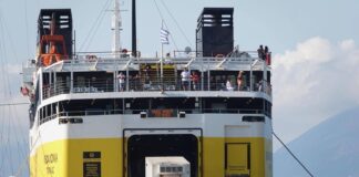 Έκτακτα δρομολόγια και ιδιαίτερα η κίνηση στο λιμάνι της Σάμης σήμερα το απόγευμα