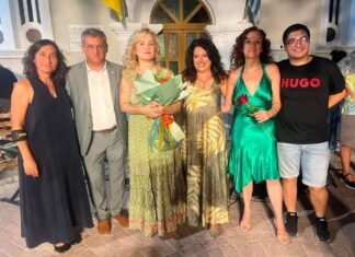 Μάγεψε η Χριστίνα Ρόκκου στα Κομιτάτα – Μια μαγευτική μουσική βραδιά με άρωμα Μεσοπολέμου