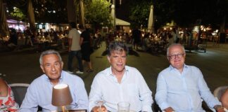 Βραδινό γεύμα υψηλών προσκεκλημένων στο Melograno της πλατείας Αργοστολίου