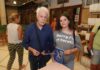 Μια ελπιδοφόρα εικόνα: Νέα παιδιά στην παρουσίαση του βιβλίου του Ηλία Μπεριάτου – Το Αργοστόλι του αύριο τους ανήκει