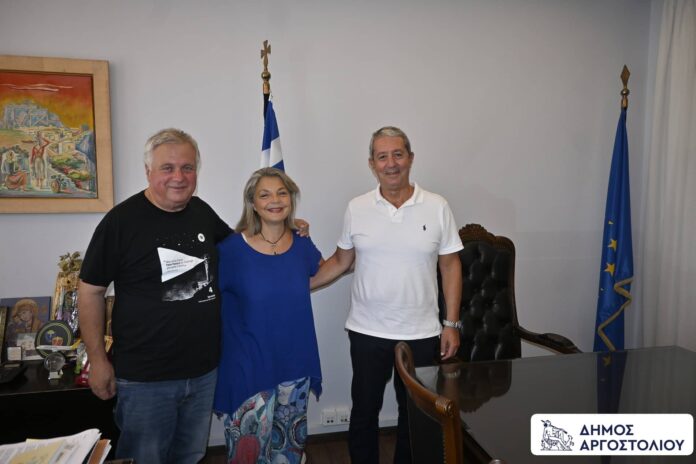 Επίσκεψη της Κεφαλονίτισσας συνθέτριας Πηγής Λυκούδη στο Δημαρχείο Αργοστολίου Επίσκεψη της Κεφαλονίτισσας συνθέτριας Πηγής Λυκούδη στο Δημαρχείο Αργοστολίου