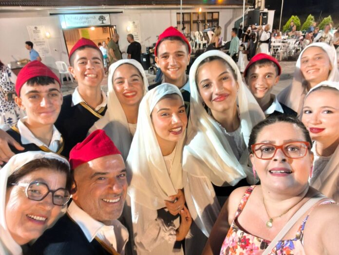«Πολιτιστικά Μονοπάτια Περαχωρίου» – Η Ιθάκη χόρεψε, τραγούδησε και τίμησε την παράδοση «Πολιτιστικά Μονοπάτια Περαχωρίου» – Η Ιθάκη χόρεψε, τραγούδησε και τίμησε την παράδοση