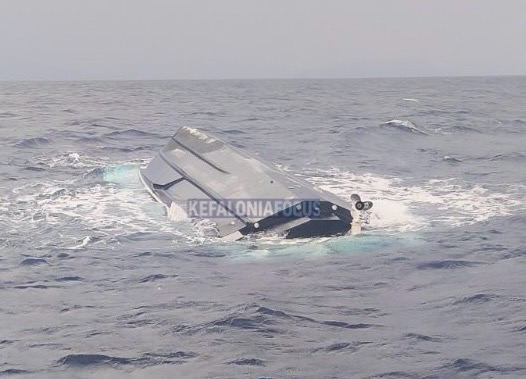 Θρίλερ στο Ιόνιο – Ανατροπή ταχύπλοου 12 ναυτικά μίλια από την Κεφαλονιά, αγνοείται 45χρονος Ρουμάνος Θρίλερ στο Ιόνιο – Ανατροπή ταχύπλοου 12 ναυτικά μίλια από την Κεφαλονιά, αγνοείται 45χρονος Ρουμάνος