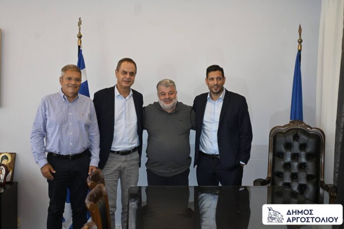 Εθιμοτυπική επίσκεψη Κωνσταντίνου Κυρανάκη και Στέλιου Κονταδάκη στον Δήμαρχο Αργοστολίου Εθιμοτυπική επίσκεψη Κωνσταντίνου Κυρανάκη και Στέλιου Κονταδάκη στον Δήμαρχο Αργοστολίου