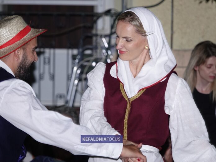 Χορευτική Βραδιά Φιλίας στο Αργοστόλι με τη συμμετοχή ελληνικών και σερβικών χορευτικών συγκροτημάτων Χορευτική Βραδιά Φιλίας στο Αργοστόλι με τη συμμετοχή ελληνικών και σερβικών χορευτικών συγκροτημάτων