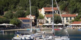 Ιθάκη: Ξεκινά η διαδικασία για την πλακόστρωση και συντήρηση του παραλιακού δρόμου στο Κιόνι – Προϋπολογισμός 58.000 ευρώ