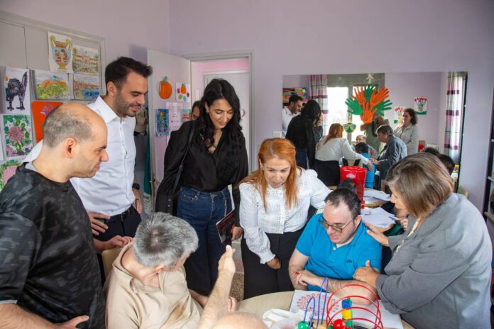 Με ιδιαίτερη συγκίνηση και αισιοδοξία η επίσκεψη εκπροσώπων του ΠΑΣΟΚ στο ΚΔΗΦ ΑμεΑ «ΥΠΕΡΙΩΝ» Με ιδιαίτερη συγκίνηση και αισιοδοξία η επίσκεψη εκπροσώπων του ΠΑΣΟΚ στο ΚΔΗΦ ΑμεΑ «ΥΠΕΡΙΩΝ»