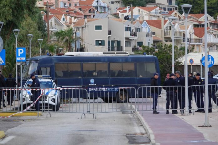Υπερβολές περί «αποκλεισμού» της πόλης και του λιμανιού – Η δημόσια ενημέρωση απαιτεί υπευθυνότητα και όχι εντυπώσεις Υπερβολές περί «αποκλεισμού» της πόλης και του λιμανιού – Η δημόσια ενημέρωση απαιτεί υπευθυνότητα και όχι εντυπώσεις