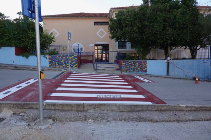 Έξυπνη διάβαση στο 5ο Δημοτικό ,αλλά χωρίς πεζοδρόμιο απέναντι,Ποιος αρμόδιος του Δήμου Αργοστολίου το αποφάσισε ; Έξυπνη διάβαση στο 5ο Δημοτικό ,αλλά χωρίς πεζοδρόμιο απέναντι,Ποιος αρμόδιος του Δήμου Αργοστολίου το αποφάσισε ;