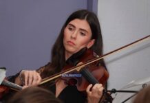 Μουσικές «ανάσες» στο Γυμνάσιο με Λυκειακές Τάξεις Μεσοβουνίων: Όταν το διάλειμμα γεμίζει με ελληνικές μελωδίες