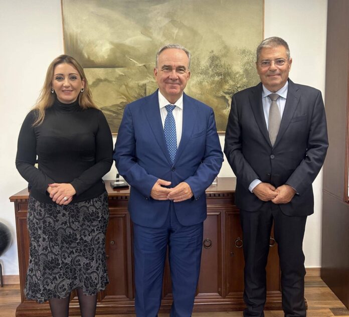 Π. Καππάτος: Συνάντηση εργασίας με τον Αν. Υπουργό Οικονομικών Νίκο Παπαθανάση για τη χρηματοδότηση του οδικού άξονα Αργοστόλι – Πόρος Π. Καππάτος: Συνάντηση εργασίας με τον Αν. Υπουργό Οικονομικών Νίκο Παπαθανάση για τη χρηματοδότηση του οδικού άξονα Αργοστόλι – Πόρος
