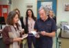 Μνήμη, ιστορία και ανθρωπιά στο Κοργιαλένειο Γυμνάσιο Κεραμειών – Ο Δημήτρης Βλαχοπάνος δώρισε βιβλία του στη σχολική βιβλιοθήκη